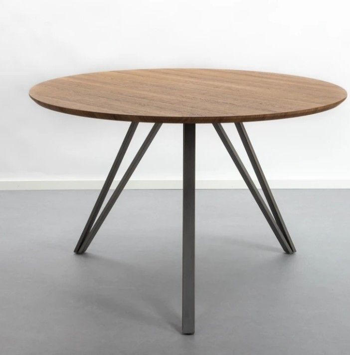 طاولة دائرية - Rounded table